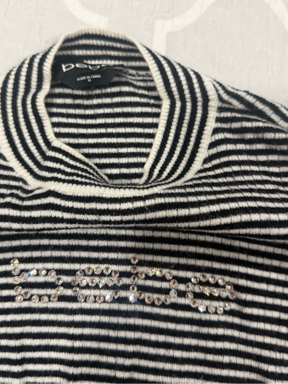 bebe Black and White Striped Twist-Front Long-Sleeve Crop Top - Picture 4 of 5